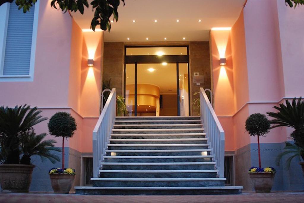 Hotel Napoleon سانريمو المظهر الخارجي الصورة
